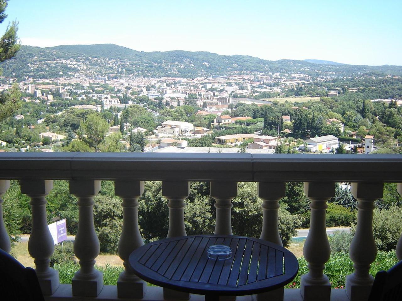 Logis Hotel Le Col De L'Ange Драгиньян Экстерьер фото