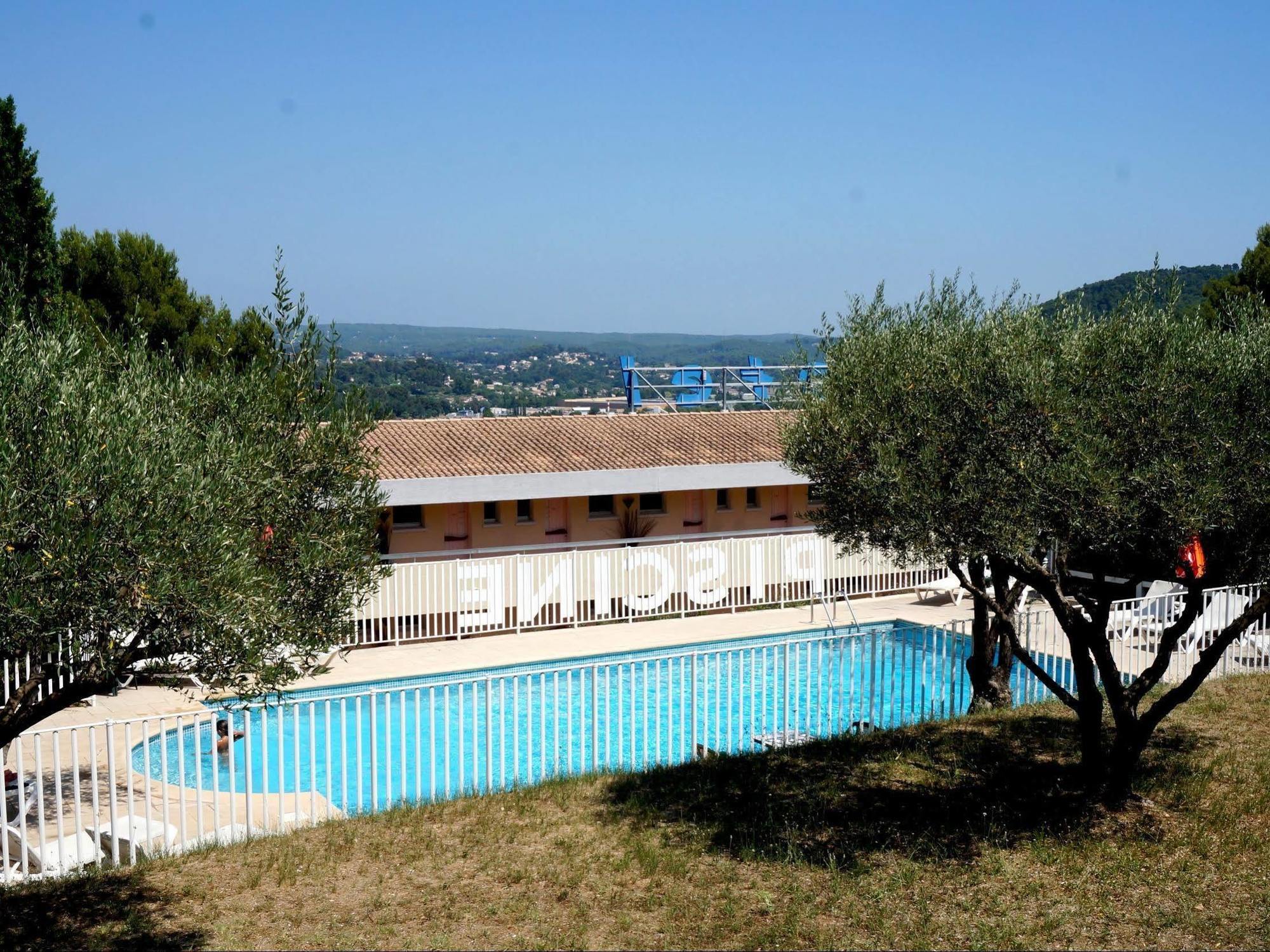 Logis Hotel Le Col De L'Ange Драгиньян Экстерьер фото